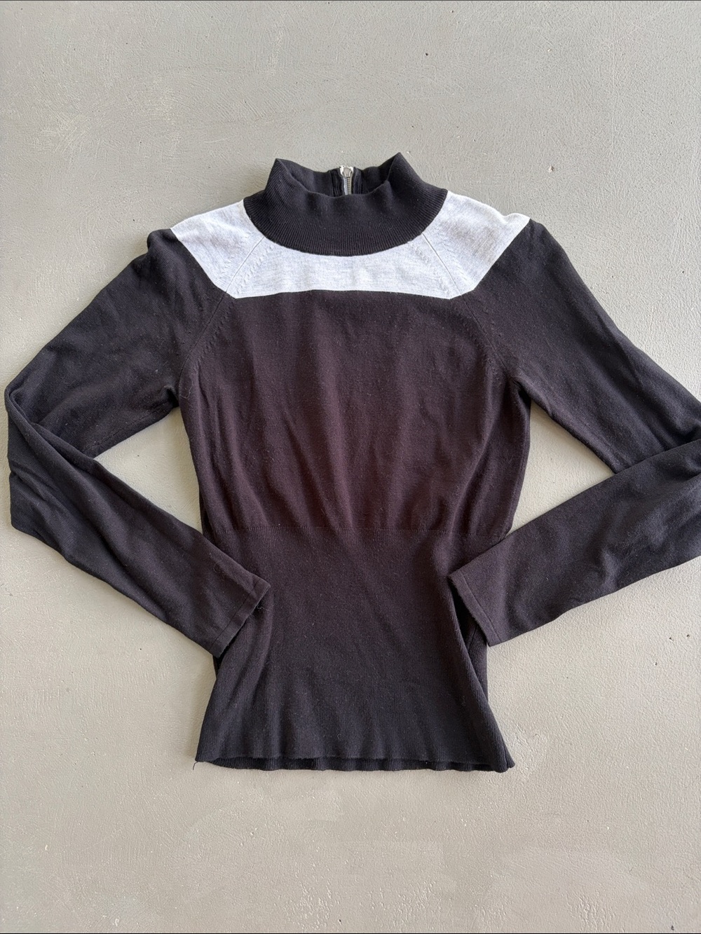 New York & Company Black and Grey Mock Neck Long Sleeve Top Size Small